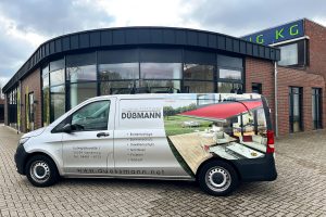 Fahrzeugbeschriftung-Duessmann-Transporter.jpg